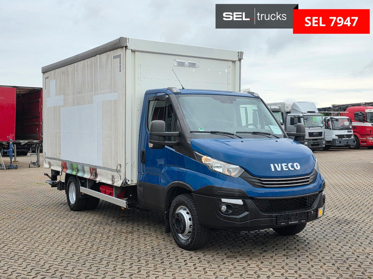 Iveco Daily 70C18 Hi-Matic / Ladebordwand / 3 Sitzen - Transporter mit Plane: das Bild 3 Iveco Daily 70C18 Hi-Matic / Ladebordwand / 3 Sitzen - Transporter mit Plane: das Bild 3