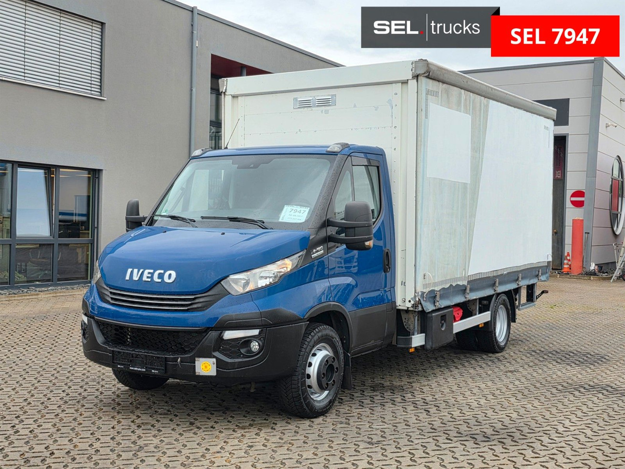 Iveco Daily 70C18 Hi-Matic / Ladebordwand / 3 Sitzen - Transporter mit Plane: das Bild 1 Iveco Daily 70C18 Hi-Matic / Ladebordwand / 3 Sitzen - Transporter mit Plane: das Bild 1