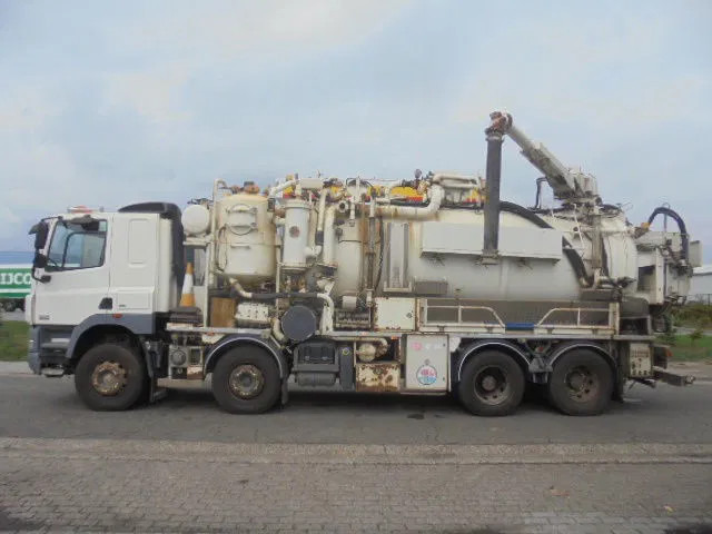 DAF CF 85.410 8X4 BLADGEVEERD - Saug-/ Spülfahrzeug: das Bild 2 DAF CF 85.410 8X4 BLADGEVEERD - Saug-/ Spülfahrzeug: das Bild 2