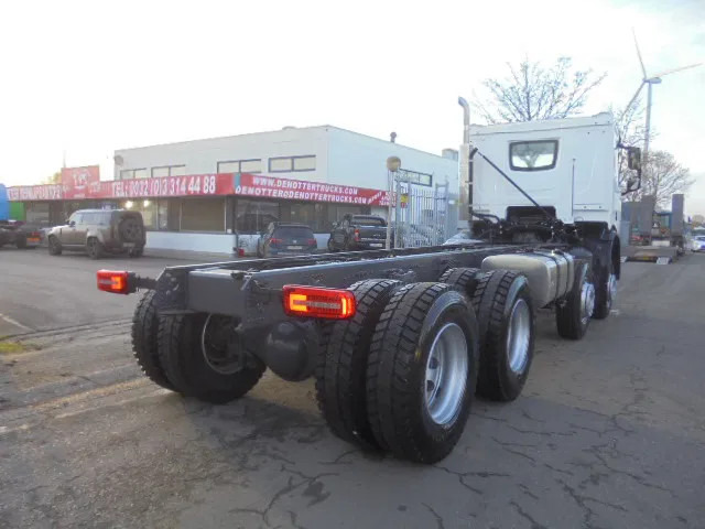 DAF XDC 450 8X4 DEMO UNUSED RHD - Fahrgestell LKW: das Bild 4 DAF XDC 450 8X4 DEMO UNUSED RHD - Fahrgestell LKW: das Bild 4