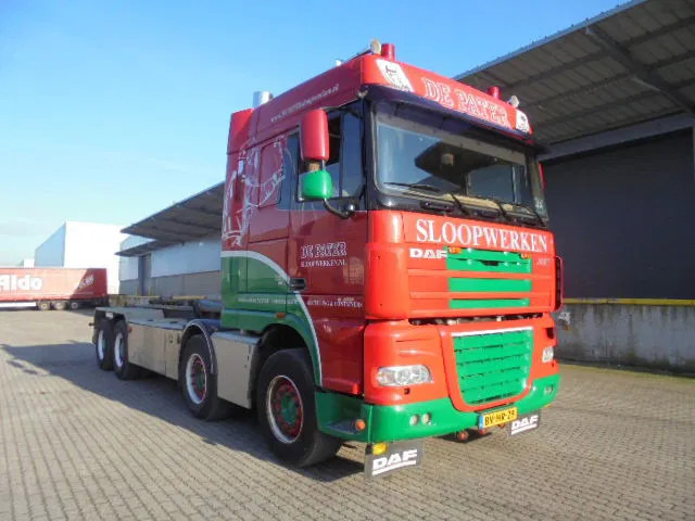 DAF XF 105 410 FAD 8X4 STEEL SUSPENSION - Abrollkipper: das Bild 2 DAF XF 105 410 FAD 8X4 STEEL SUSPENSION - Abrollkipper: das Bild 2