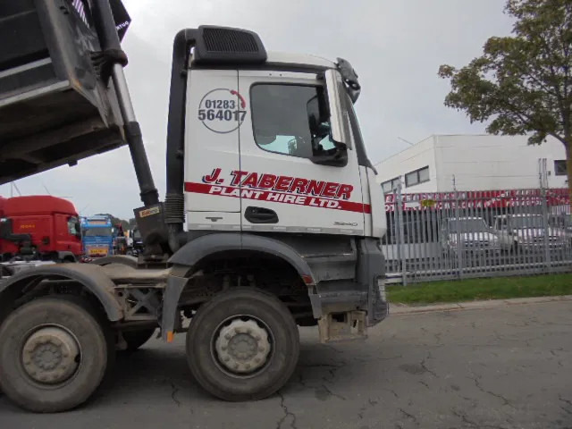 Mercedes-Benz Arocs 3240 K 8X4 - Kipper: das Bild 4 Mercedes-Benz Arocs 3240 K 8X4 - Kipper: das Bild 4