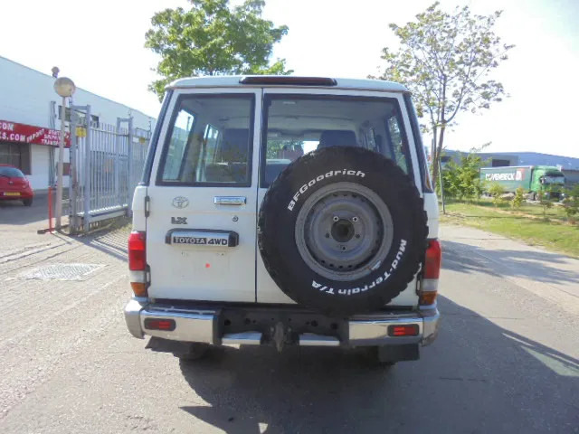 Toyota Land Cruiser HZJ76L 4X4 EXPORT OUTSIDE EU ONLY - SUV/ Geländewagen: das Bild 5 Toyota Land Cruiser HZJ76L 4X4 EXPORT OUTSIDE EU ONLY - SUV/ Geländewagen: das Bild 5