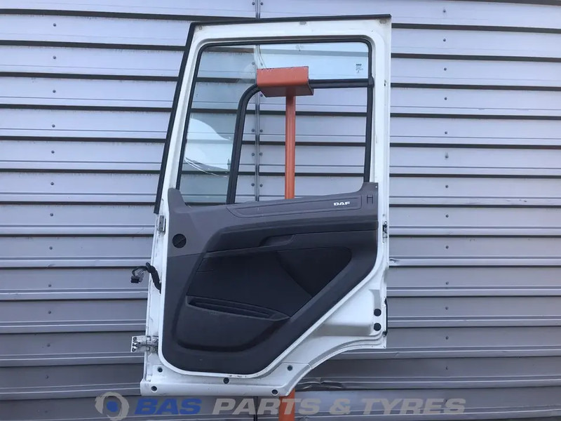 DAF CF Euro 6 Portier Rechts DAF 1355334 - Tür und Teile für LKW: das Bild 2 DAF CF Euro 6 Portier Rechts DAF 1355334 - Tür und Teile für LKW: das Bild 2