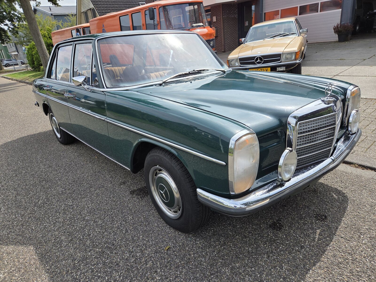 Mercedes-Benz 220 (W115) auto - PKW: das Bild 3 Mercedes-Benz 220 (W115) auto - PKW: das Bild 3
