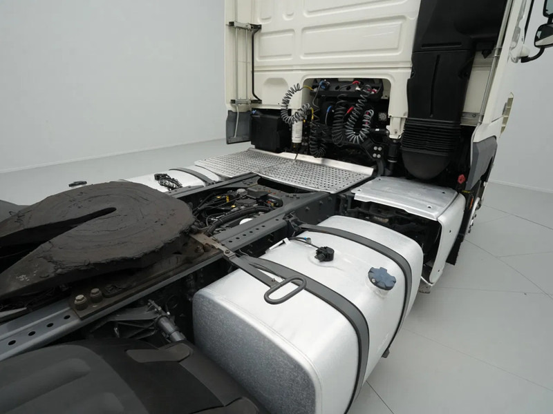 Sattelzugmaschine DAF XF 480 FT Super Space Cab, 2x Tanks, PTO Prep: das Bild 9