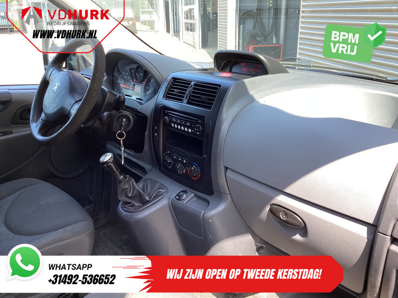 Peugeot Expert 1.6 HDI L2 DC Dubbel Cabine EXPORT ONLY DB Riem V.V./ APK 5-26'/ Airco/ Trekhaak - Kleintransporter, Transporter mit Doppelkabine: das Bild 3 Peugeot Expert 1.6 HDI L2 DC Dubbel Cabine EXPORT ONLY DB Riem V.V./ APK 5-26'/ Airco/ Trekhaak - Kleintransporter, Transporter mit Doppelkabine: das Bild 3