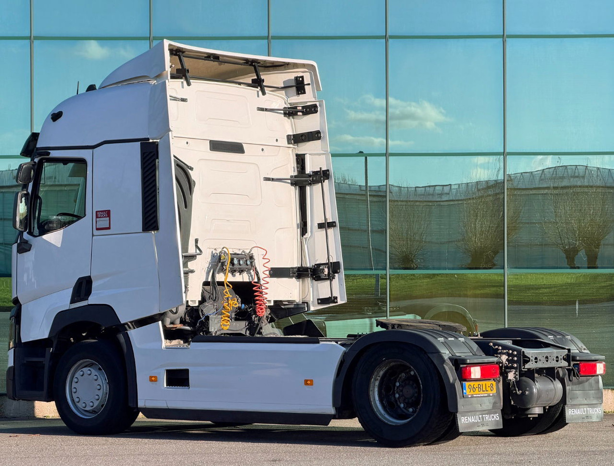 Renault T460 Euro 6 Only 318.000 KM 2X Tanks TOP Condition 2 Pieces Available - Sattelzugmaschine: das Bild 3 Renault T460 Euro 6 Only 318.000 KM 2X Tanks TOP Condition 2 Pieces Available - Sattelzugmaschine: das Bild 3