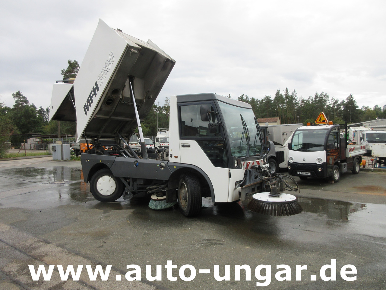 Aebi MFH 5500 Baujahr 2012 Euro 5 Kehrmaschine mit Hochentleerung - Kehrmaschine: das Bild 1 Aebi MFH 5500 Baujahr 2012 Euro 5 Kehrmaschine mit Hochentleerung - Kehrmaschine: das Bild 1