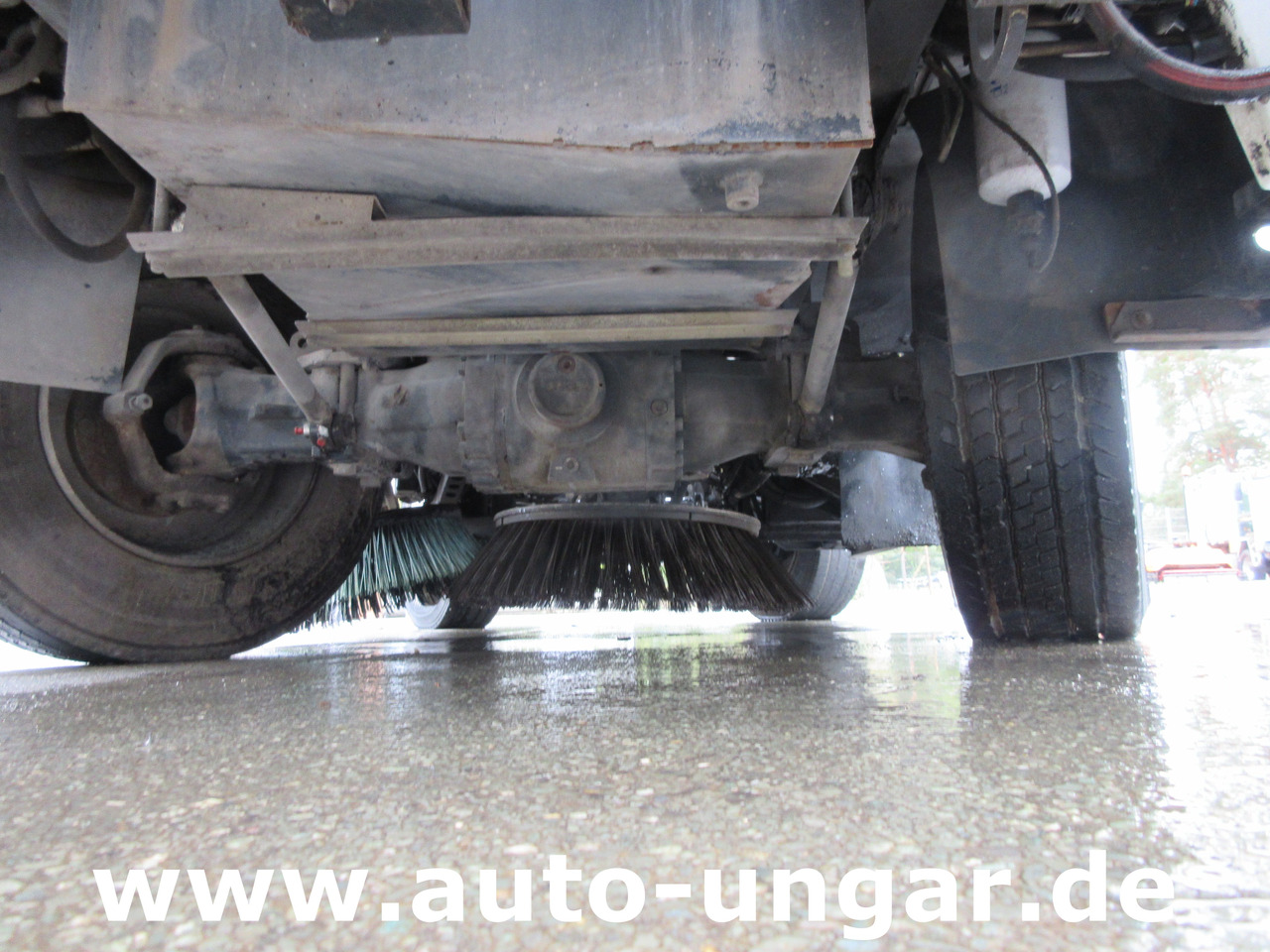 Aebi MFH 5500 Baujahr 2012 Euro 5 Kehrmaschine mit Hochentleerung - Kehrmaschine: das Bild 5 Aebi MFH 5500 Baujahr 2012 Euro 5 Kehrmaschine mit Hochentleerung - Kehrmaschine: das Bild 5