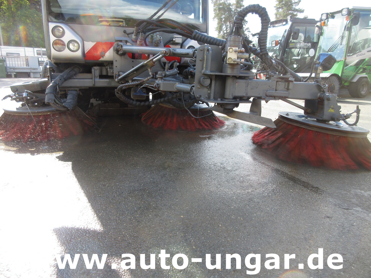 Boschung S3 Kehrmaschine urban sweeper Wildkrautbesen Allradlenkung - Kehrmaschine: das Bild 5 Boschung S3 Kehrmaschine urban sweeper Wildkrautbesen Allradlenkung - Kehrmaschine: das Bild 5