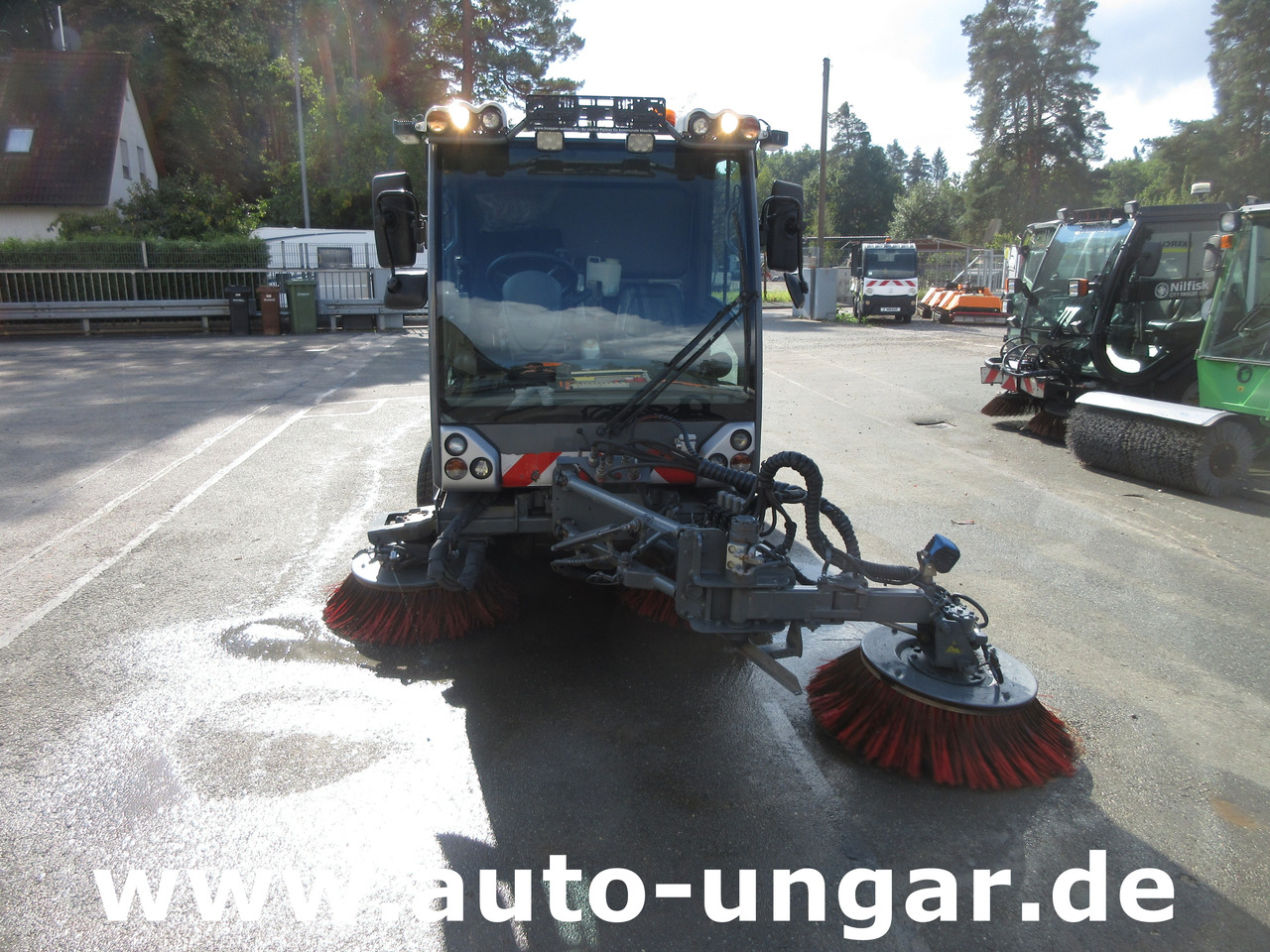 Boschung S3 Kehrmaschine urban sweeper Wildkrautbesen Allradlenkung - Kehrmaschine: das Bild 4 Boschung S3 Kehrmaschine urban sweeper Wildkrautbesen Allradlenkung - Kehrmaschine: das Bild 4