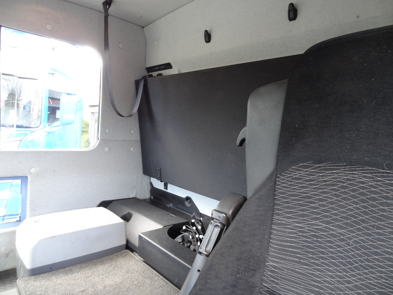 Mercedes-Benz Actros 2533 6X2 HMF 1820 Langmaterial - Pritsche LKW, Autokran: das Bild 5 Mercedes-Benz Actros 2533 6X2 HMF 1820 Langmaterial - Pritsche LKW, Autokran: das Bild 5