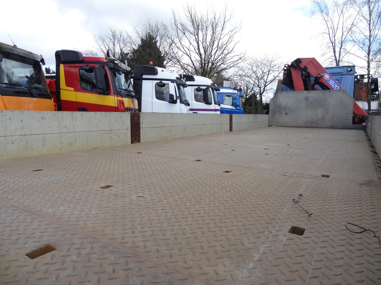 Mercedes-Benz Actros 2533 6X2 HMF 1820 Langmaterial - Pritsche LKW, Autokran: das Bild 2 Mercedes-Benz Actros 2533 6X2 HMF 1820 Langmaterial - Pritsche LKW, Autokran: das Bild 2