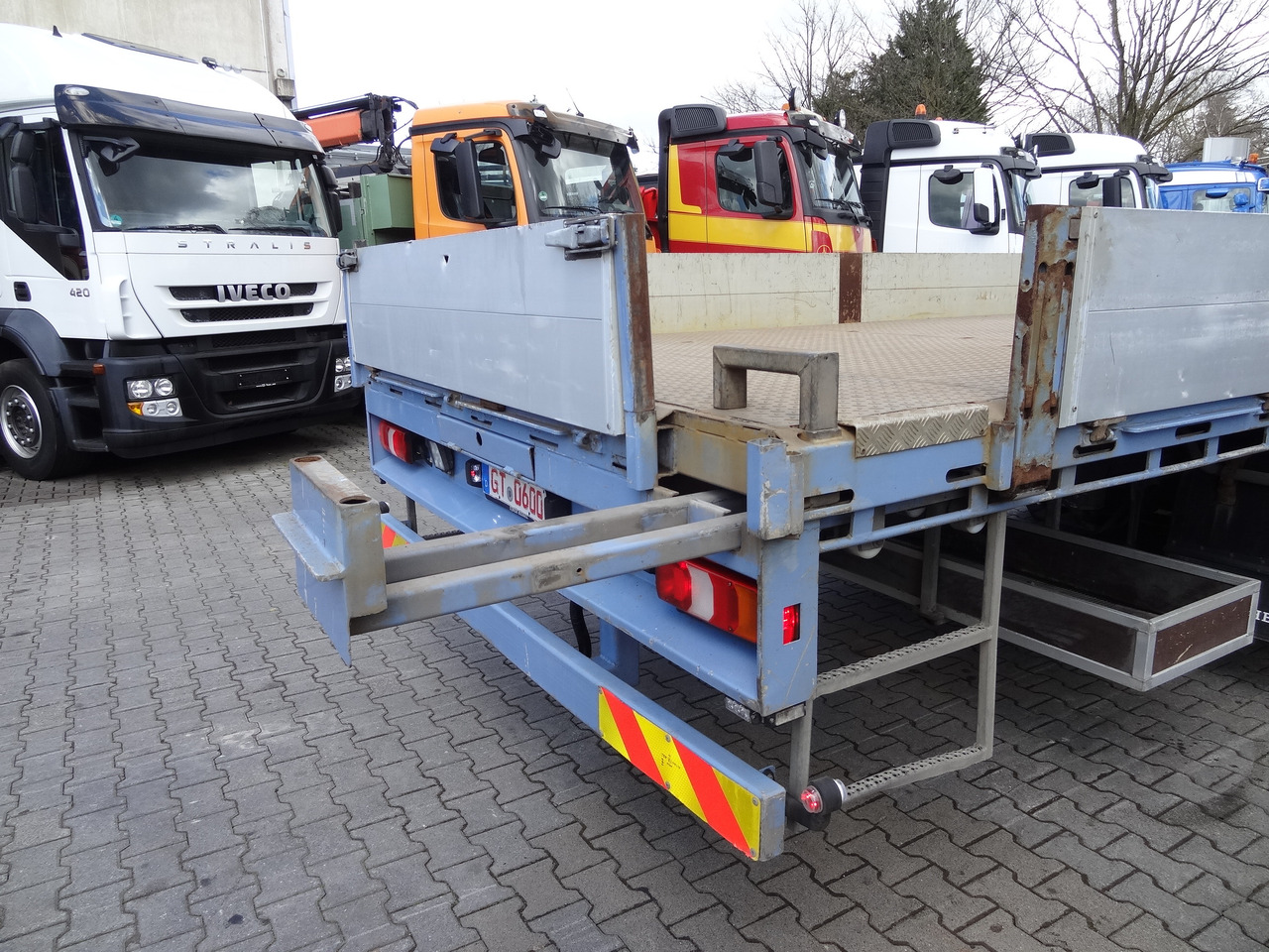 Pritsche LKW, Autokran Mercedes-Benz Actros 2533 6X2 HMF 1820 Langmaterial: das Bild 15 Pritsche LKW, Autokran Mercedes-Benz Actros 2533 6X2 HMF 1820 Langmaterial: das Bild 15