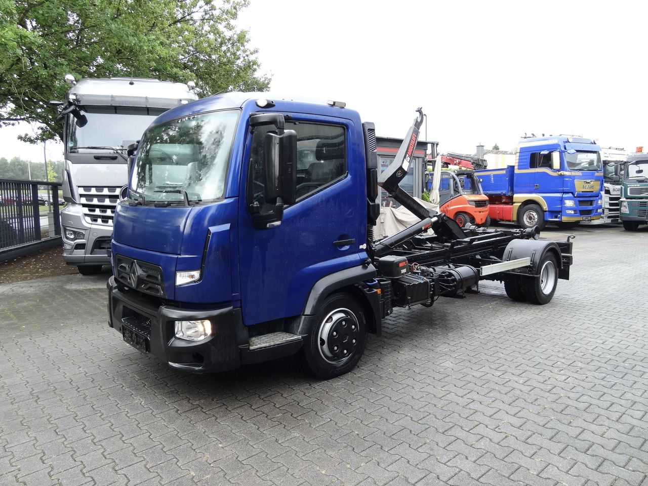 Renault D180.75 Haken Multilift - Abrollkipper: das Bild 1 Renault D180.75 Haken Multilift - Abrollkipper: das Bild 1