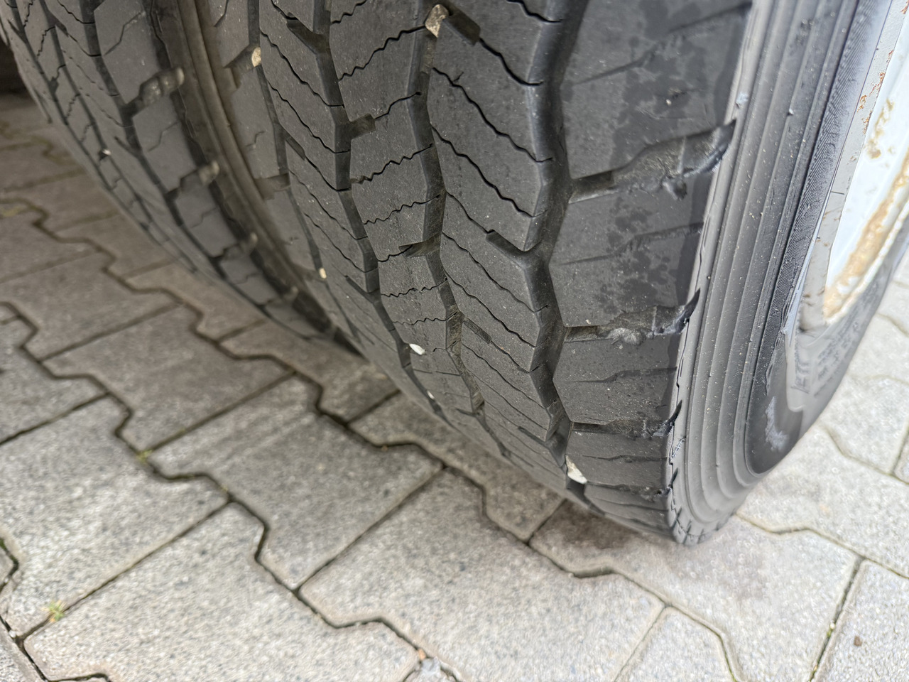 Renault Midlum 180.10 DoKa - Koffer LKW: das Bild 2 Renault Midlum 180.10 DoKa - Koffer LKW: das Bild 2