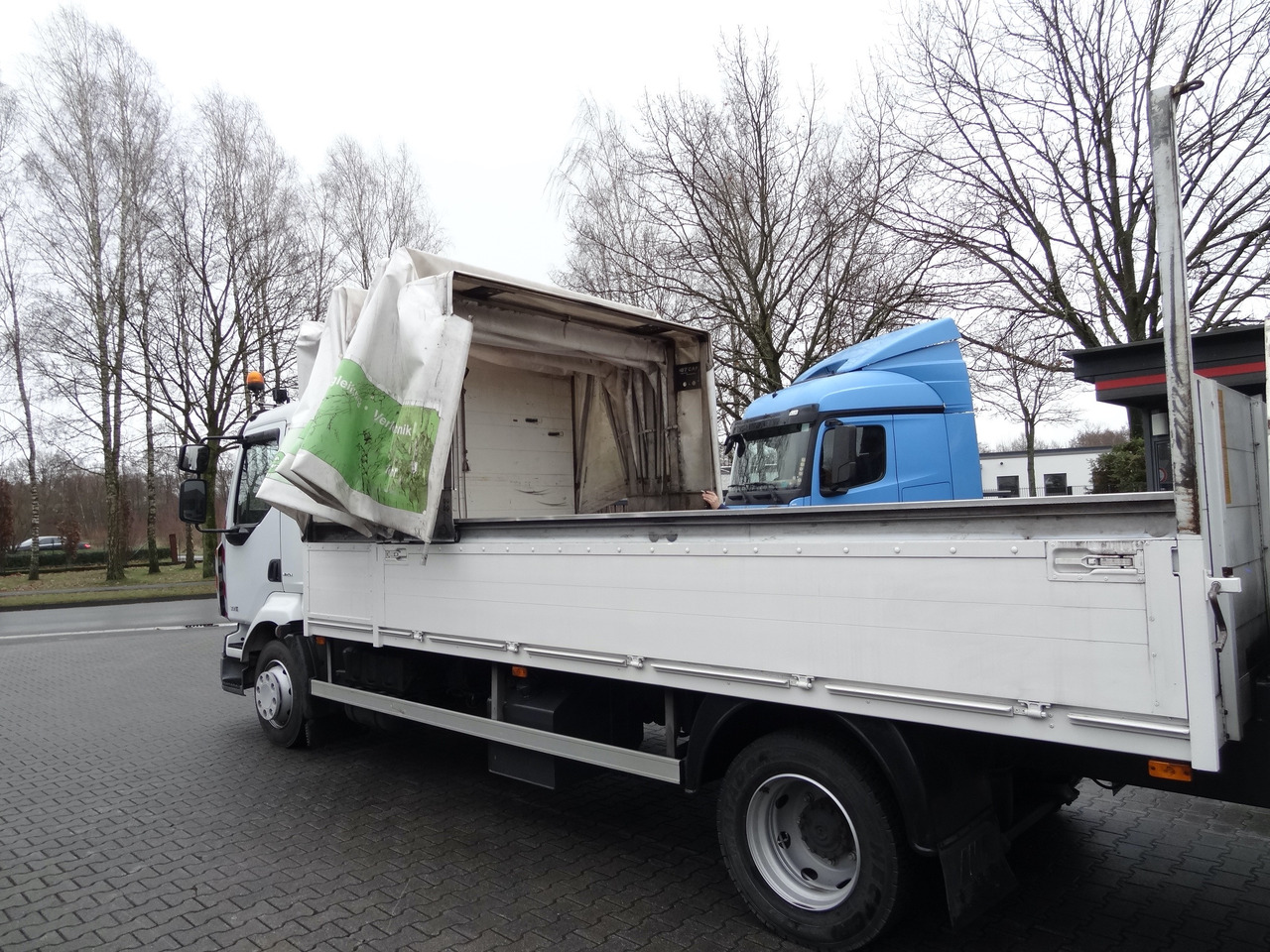 Renault Midlum 300.12 Fassi F80 - Autokran, Pritsche LKW: das Bild 3 Renault Midlum 300.12 Fassi F80 - Autokran, Pritsche LKW: das Bild 3