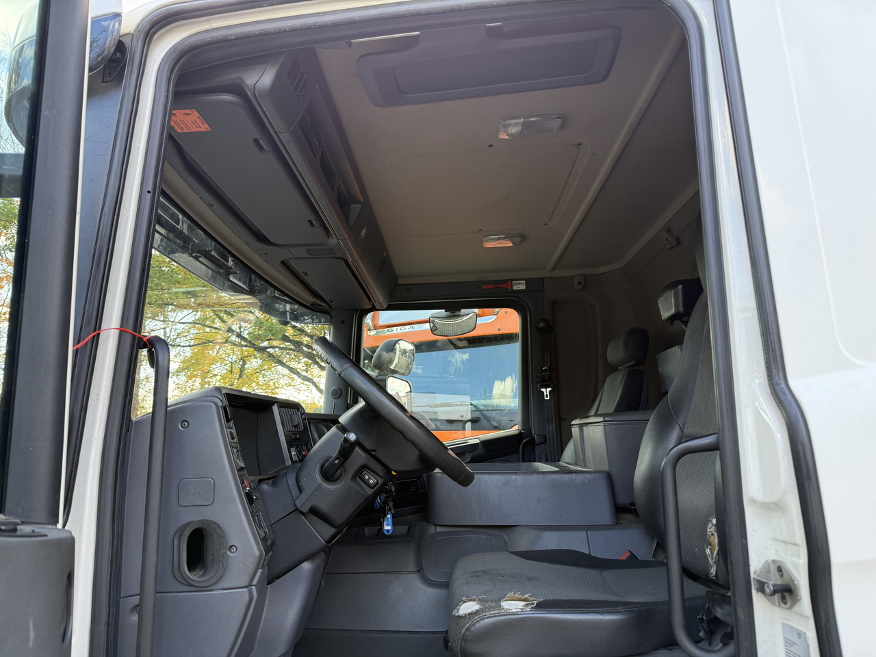 Scania P280 6X2*4 - Fahrgestell LKW: das Bild 4 Scania P280 6X2*4 - Fahrgestell LKW: das Bild 4