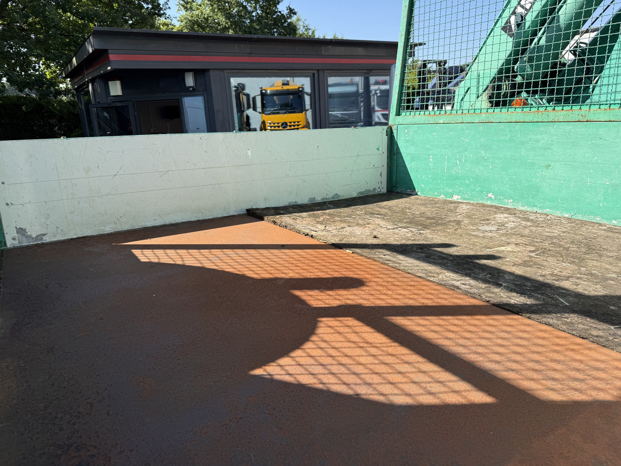 Volvo FM12 420 4X4 Kran MKG 300 bis 24 Meter - Autokran: das Bild 2 Volvo FM12 420 4X4 Kran MKG 300 bis 24 Meter - Autokran: das Bild 2