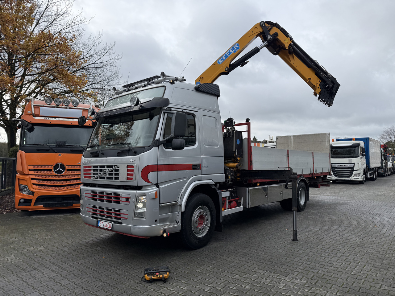 Volvo FM330 Kran Effer 165 bis 20 Meter - Pritsche LKW, Autokran: das Bild 1 Volvo FM330 Kran Effer 165 bis 20 Meter - Pritsche LKW, Autokran: das Bild 1