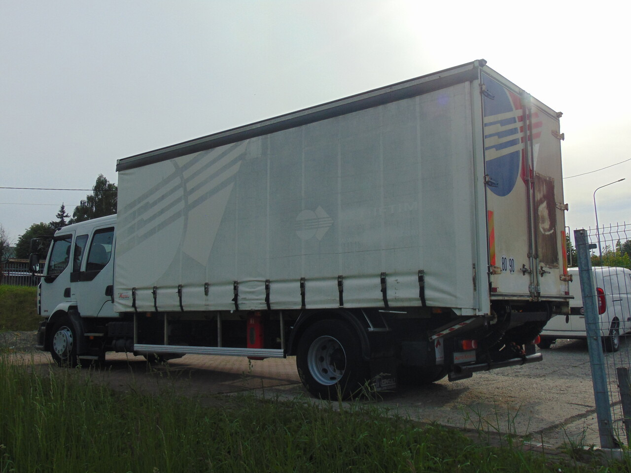 RENAULT Midlum 240DXi - Plane LKW: das Bild 3 RENAULT Midlum 240DXi - Plane LKW: das Bild 3