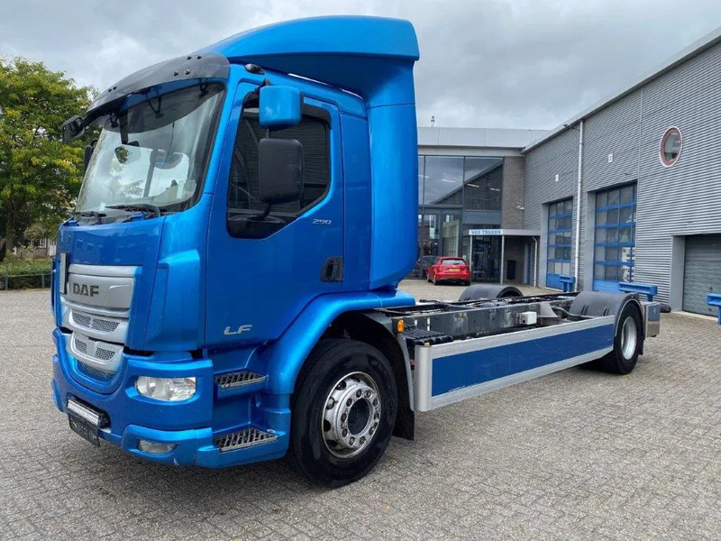 DAF LF290 / ONLY:429873KM / LWDS / GOOD TYRES / AUTOMATIC / EURO-6 / 2018 - Fahrgestell LKW: das Bild 1 DAF LF290 / ONLY:429873KM / LWDS / GOOD TYRES / AUTOMATIC / EURO-6 / 2018 - Fahrgestell LKW: das Bild 1