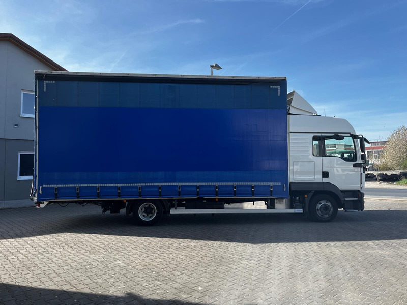 MAN TGL 8.220 - Plane LKW: das Bild 3 MAN TGL 8.220 - Plane LKW: das Bild 3