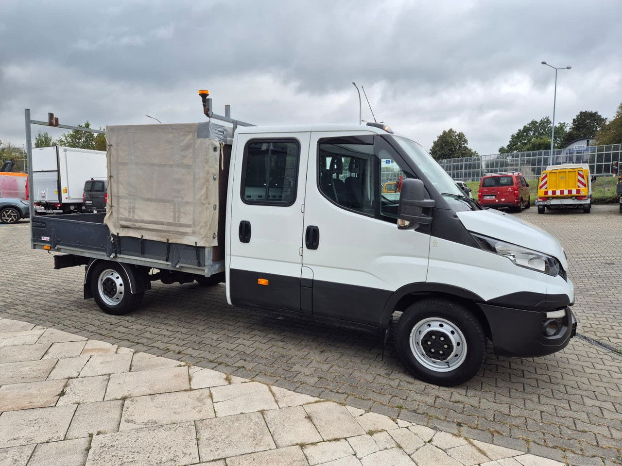 IVECO Daily 35 35S15 / Doka / 1 Owner / LOW KM / 7 Seats - Pritschenwagen: das Bild 5 IVECO Daily 35 35S15 / Doka / 1 Owner / LOW KM / 7 Seats - Pritschenwagen: das Bild 5