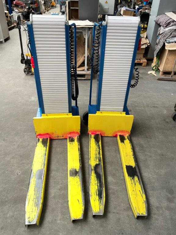 Two electric pallet lifters Butler 1200 - Niederhubwagen: das Bild 3 Two electric pallet lifters Butler 1200 - Niederhubwagen: das Bild 3