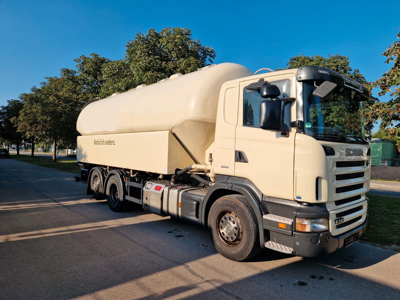 Scania R440 31m³ SILO 4 Kammer/Retarder/Kompressor/Lift - Tankwagen: das Bild 2 Scania R440 31m³ SILO 4 Kammer/Retarder/Kompressor/Lift - Tankwagen: das Bild 2