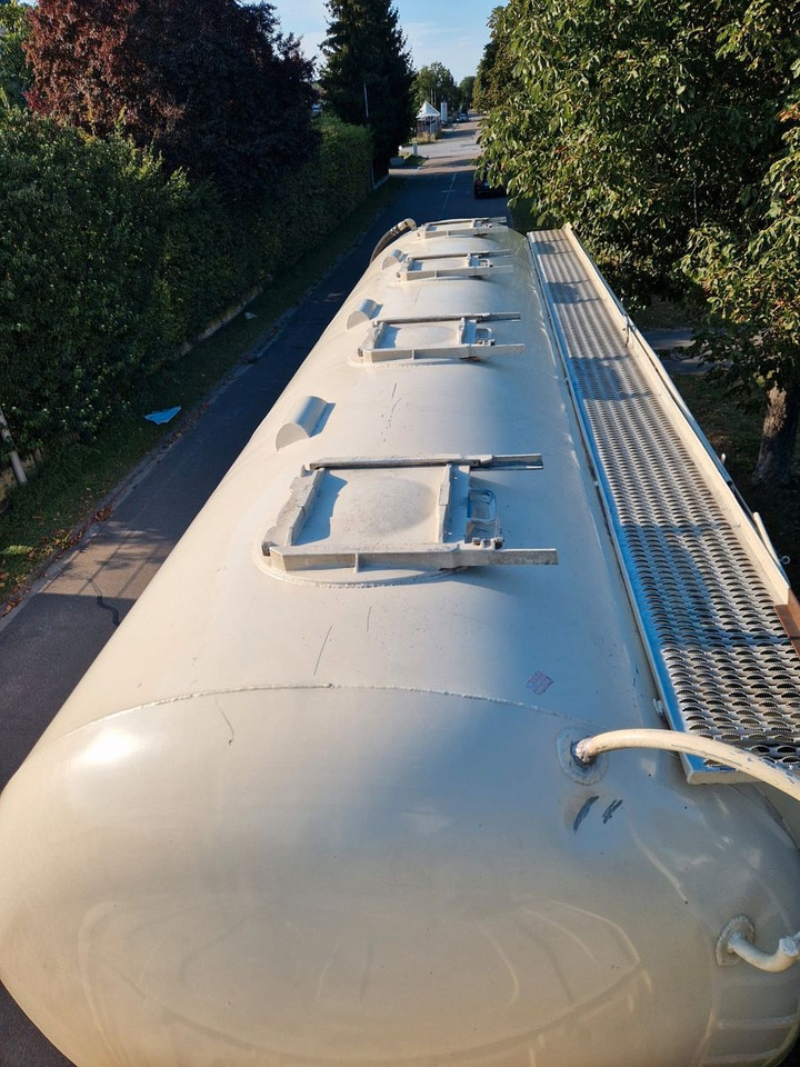 Scania R440 31m³ SILO 4 Kammer/Retarder/Kompressor/Lift - Tankwagen: das Bild 5 Scania R440 31m³ SILO 4 Kammer/Retarder/Kompressor/Lift - Tankwagen: das Bild 5