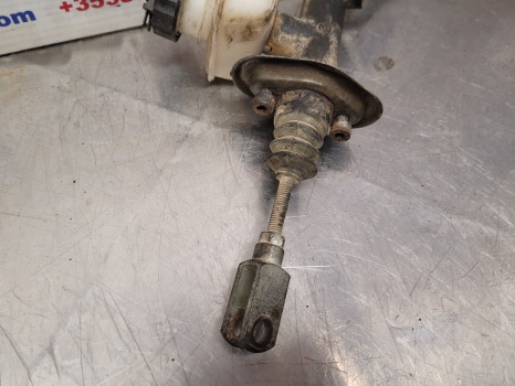 Fiat New Holland F, M, 60 Series F130, M115, 8160 Clutch Master Cylinder 5150299 - Kupplungszylinder für Traktor: das Bild 4 Fiat New Holland F, M, 60 Series F130, M115, 8160 Clutch Master Cylinder 5150299 - Kupplungszylinder für Traktor: das Bild 4