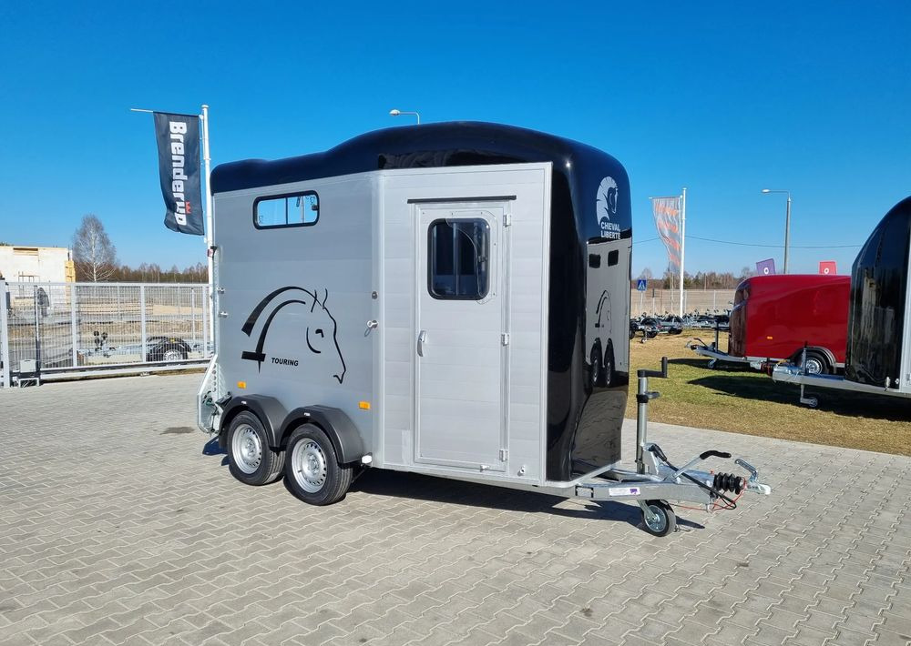 CHEVAL LIBERTÉ Touring Country + siodlarnia | przyczepa dla dwóch koni z rampą z przodu | 2000 kg DMC - Pferdeanhänger: das Bild 1 CHEVAL LIBERTÉ Touring Country + siodlarnia | przyczepa dla dwóch koni z rampą z przodu | 2000 kg DMC - Pferdeanhänger: das Bild 1