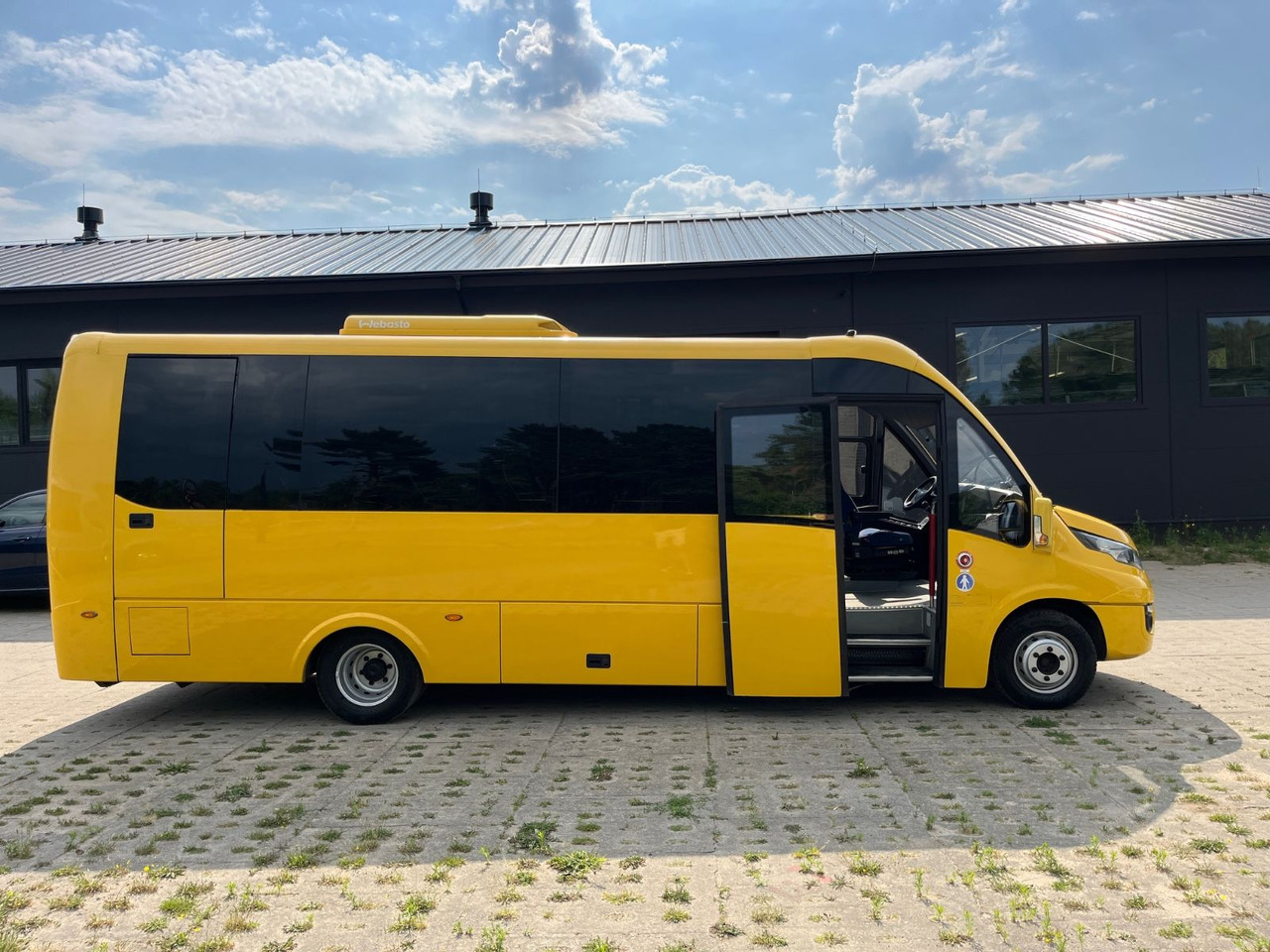 Iveco Rosero First / 24+1+1 / Telma/ EURO6 - Reisebus: das Bild 2 Iveco Rosero First / 24+1+1 / Telma/ EURO6 - Reisebus: das Bild 2
