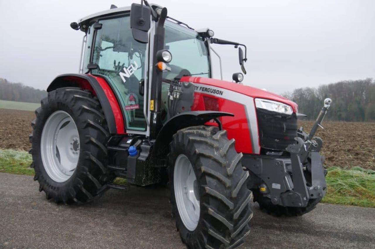 Massey Ferguson 5M125 - Traktor: das Bild 1 Massey Ferguson 5M125 - Traktor: das Bild 1