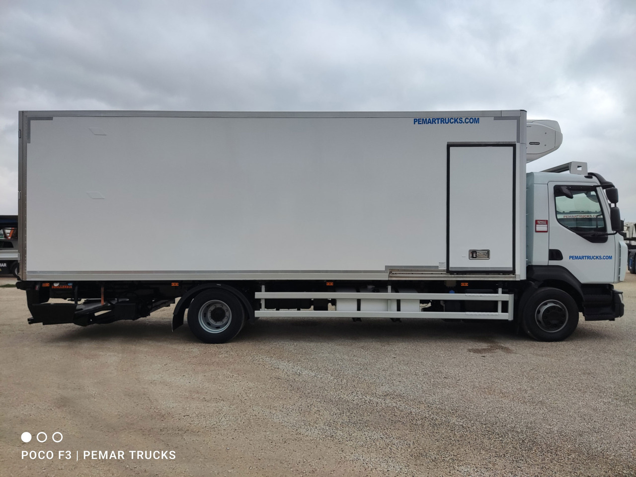 RENAULT MIDLUM D16 240 EURO 6 - Kühlkoffer LKW: das Bild 4 RENAULT MIDLUM D16 240 EURO 6 - Kühlkoffer LKW: das Bild 4