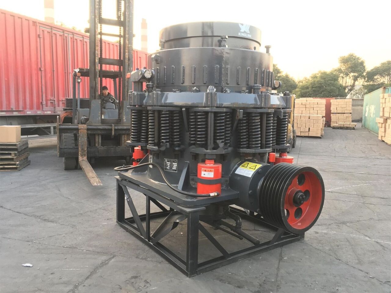 Kinglink KLF1160 Trituradora de cono de piedra de granito - Kegelbrecher: das Bild 1 Kinglink KLF1160 Trituradora de cono de piedra de granito - Kegelbrecher: das Bild 1