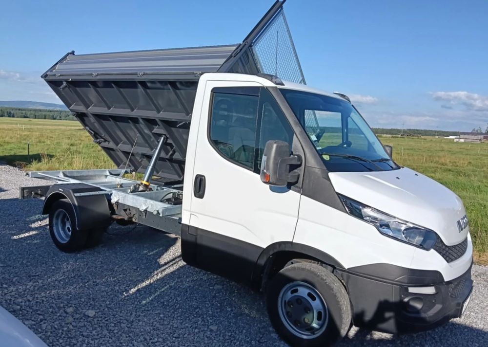 Iveco 35C13, 35C12, 35C14, 35C15 - Kipper Transporter: das Bild 2 Iveco 35C13, 35C12, 35C14, 35C15 - Kipper Transporter: das Bild 2