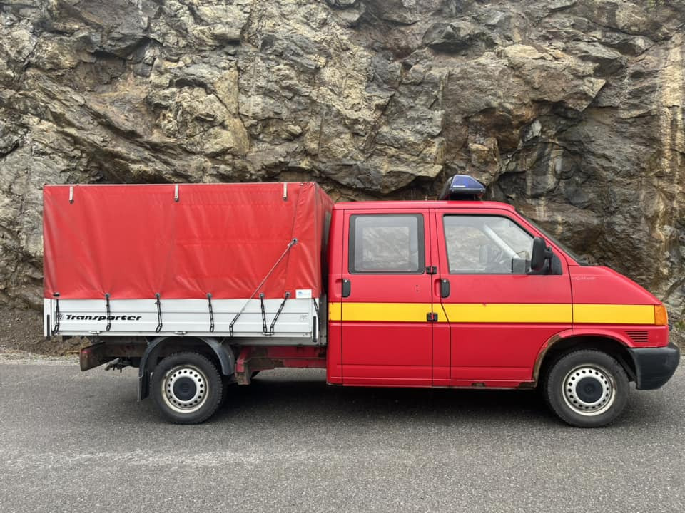 VOLKSWAGEN Transporter 2,5 TDI Syncro 4x4 - Feuerwehrfahrzeug: das Bild 4 VOLKSWAGEN Transporter 2,5 TDI Syncro 4x4 - Feuerwehrfahrzeug: das Bild 4