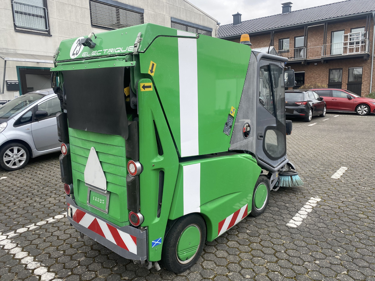 TENNANT Green Machines 500 ZE electric 500 ZE - Kehrmaschine: das Bild 2 TENNANT Green Machines 500 ZE electric 500 ZE - Kehrmaschine: das Bild 2
