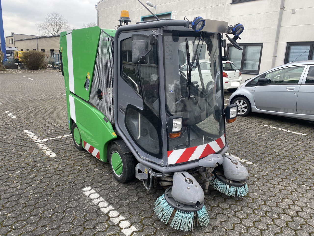 TENNANT Green Machines 500 ZE electric 500 ZE - Kehrmaschine: das Bild 3 TENNANT Green Machines 500 ZE electric 500 ZE - Kehrmaschine: das Bild 3