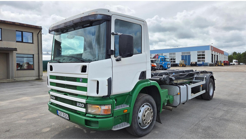 Scania P94 4X2 220 - Seil Abrollkipper: das Bild 1 Scania P94 4X2 220 - Seil Abrollkipper: das Bild 1