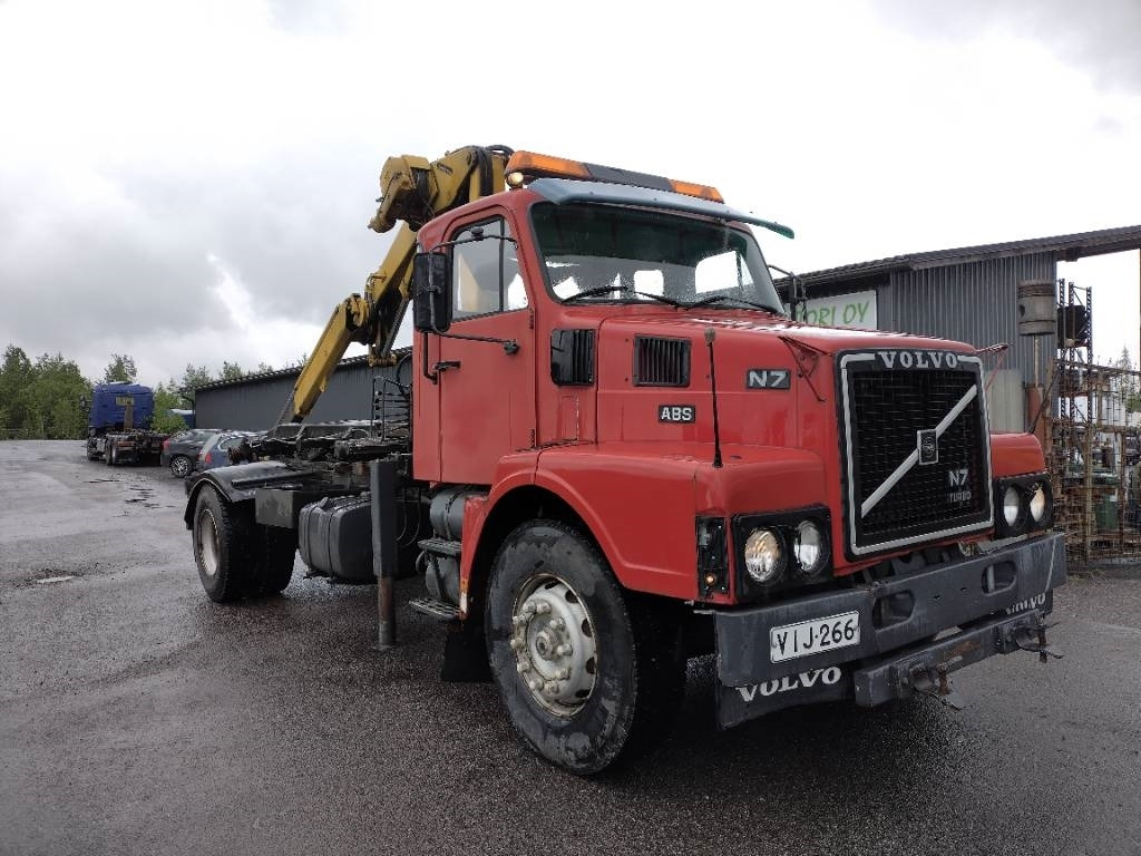 Volvo N7 Tico nosturi ja vl-laite,280tkm!! - Absetzkipper: das Bild 2 Volvo N7 Tico nosturi ja vl-laite,280tkm!! - Absetzkipper: das Bild 2