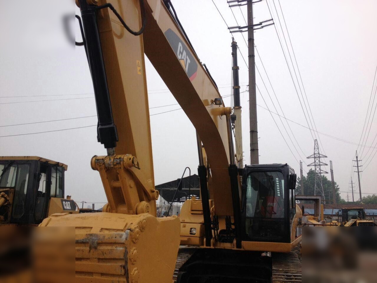 CATERPILLAR 325DL - Kettenbagger: das Bild 3 CATERPILLAR 325DL - Kettenbagger: das Bild 3