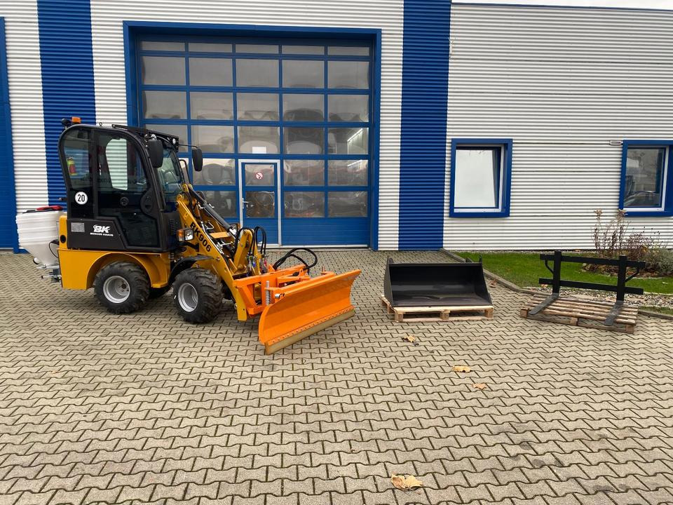 Radlader/Hoflader BK906 mit Kabine inkl. Winter-Komplettpaket *INKL.19% MWST.*BERGER KRAUS*PERKINS*EURO*SOFORT!* - Hoflader: das Bild 1 Radlader/Hoflader BK906 mit Kabine inkl. Winter-Komplettpaket *INKL.19% MWST.*BERGER KRAUS*PERKINS*EURO*SOFORT!* - Hoflader: das Bild 1