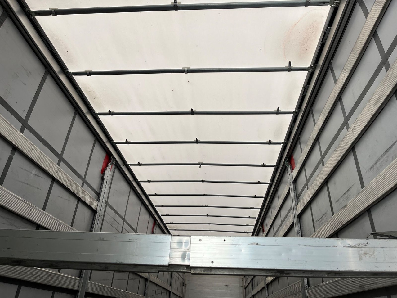 Schmitz Cargobull SCS 24 Bordwand - Planenauflieger: das Bild 5 Schmitz Cargobull SCS 24 Bordwand - Planenauflieger: das Bild 5