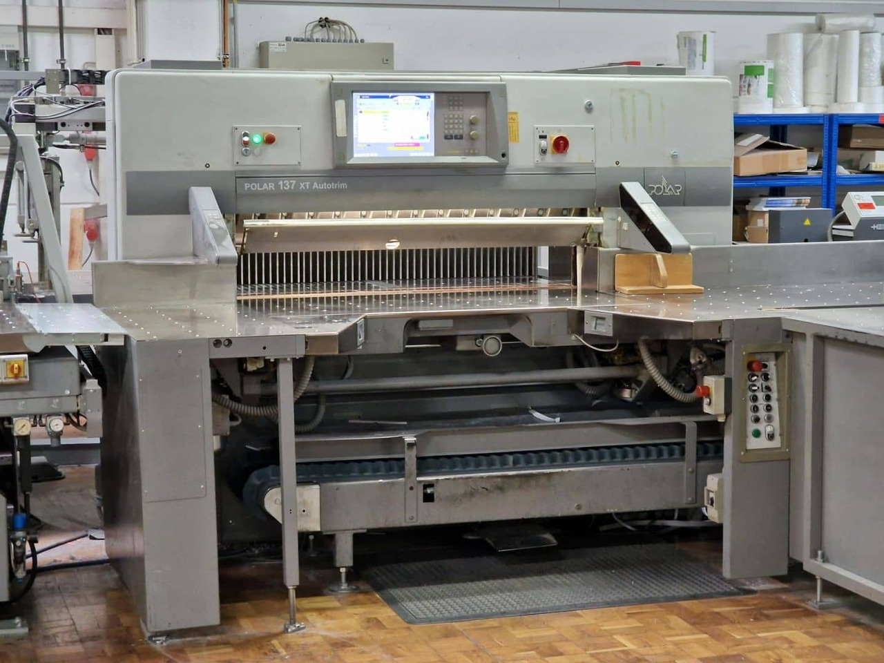Polar 137XT-AT - Papierschneidemaschine: das Bild 4 Polar 137XT-AT - Papierschneidemaschine: das Bild 4