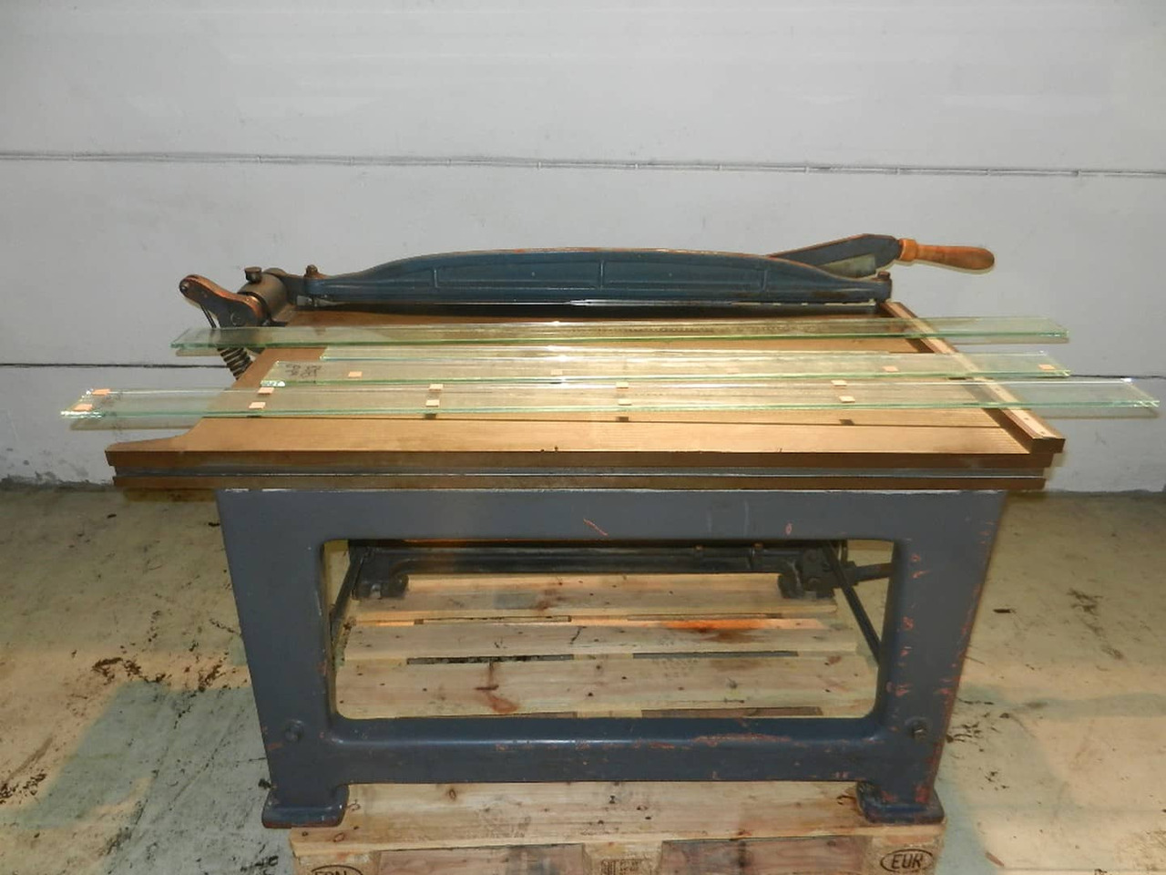 Polar 72-82-90-115 - Papierschneidemaschine: das Bild 1 Polar 72-82-90-115 - Papierschneidemaschine: das Bild 1