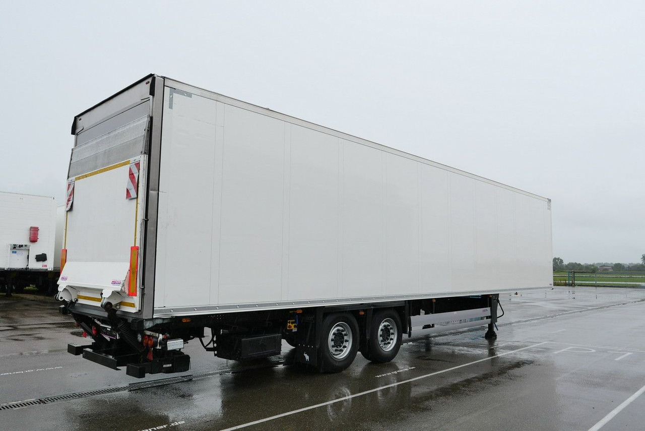 Schmitz Cargobull SKO 18 /LBW BÄR 2500 kg / CARRIER 1550 / LIFT - Koffer Auflieger: das Bild 2 Schmitz Cargobull SKO 18 /LBW BÄR 2500 kg / CARRIER 1550 / LIFT - Koffer Auflieger: das Bild 2